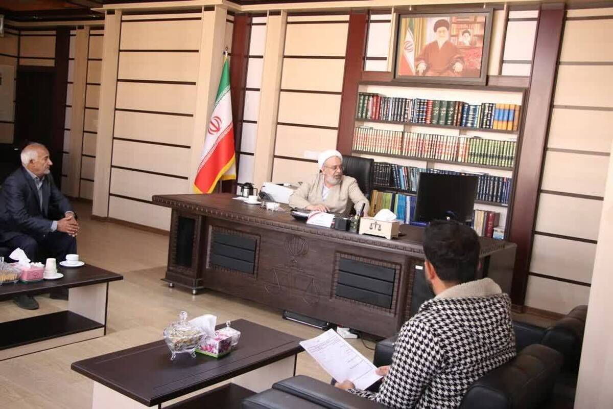 رئیس کل دادگستری زنجان به درخواست قضایی ۵۶ نفر از مراجعان رسیدگی کرد