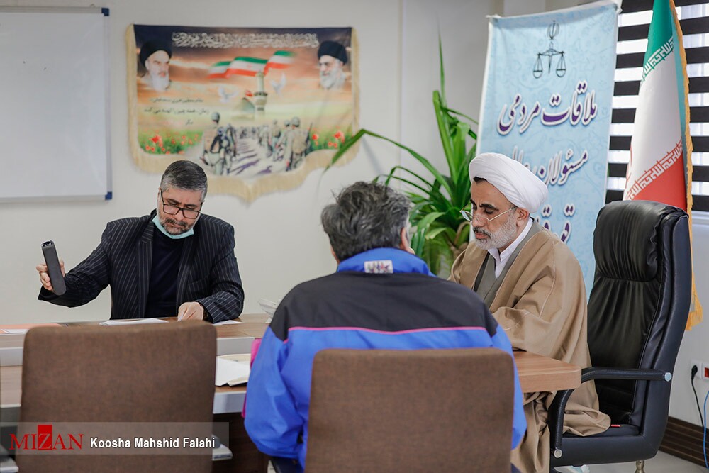 دپو///رسیدگی به مشکلات حقوقی و قضایی ۴۱ هزار نفر از مراجعان حضوری در ۱۱ ماهه سال ۱۴۰۱ در مرکز ارتباطات مردمی قوه قضاییه/ ملاقات مردمی مقامات قضایی سراسر کشور و مسئولان عالی قضایی با مراجعه کنندگان