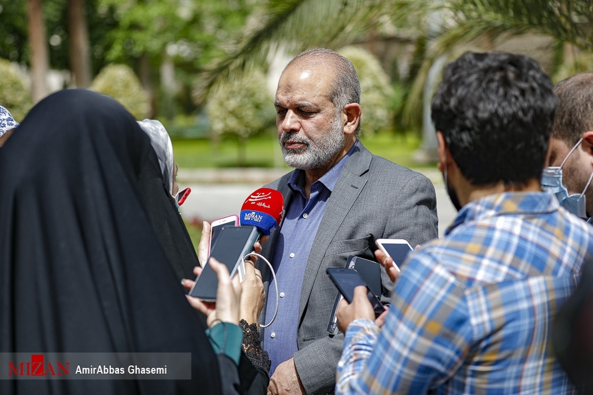 واکنش وزیر کشور به خبر حمله ریزپرنده در اصفهان