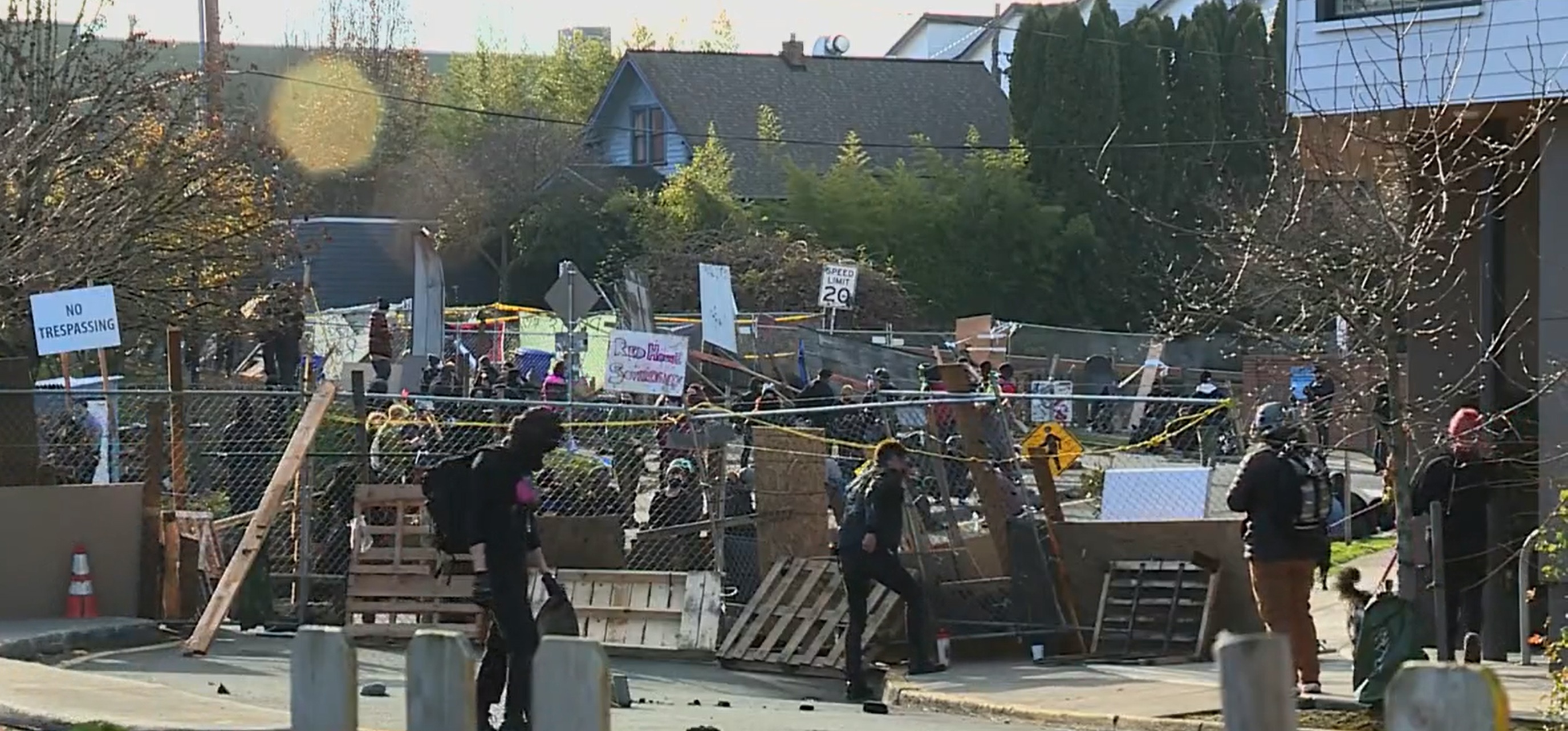 آشوبگران و آنارشیستهایی که اروپا و آمریکا را به آتش کشیدند / «انتیفا» گروه فاشیستی «ضد فاشیست»! آشوبگران و آنارشیستهایی که اروپا و آمریکا را به آتش کشیدند / «انتیفا» گروه فاشیستی «ضد فاشیست»!