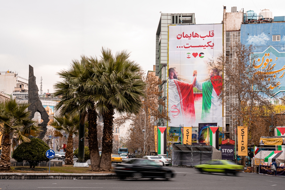 جدیدترین دیوارنگاره میدان فلسطین رونمایی شد/ قلب‌هایمان یکیست