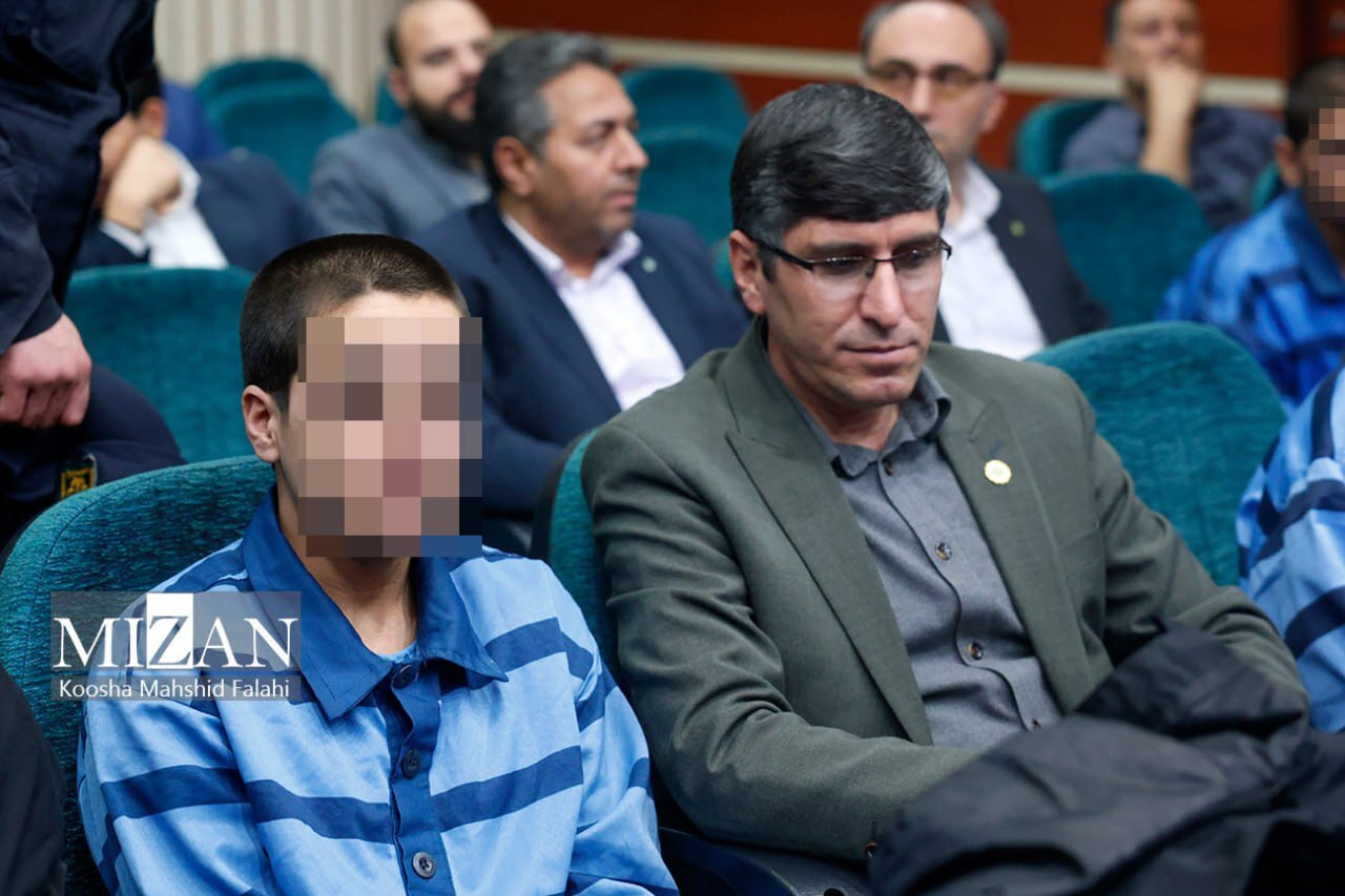 دادگاه پرونده قتل داریوش مهرجویی و همسرش پس از رسیدگی یازده ساعته به اتهامات چهار متهم به پایان رسید/ یکی از وکلای شکات: از دادگاه تقاضای صدور حکم قصاص دارم/ رئیس کل دادگستری البرز: رای در مهلت قانونی از سوی دادگاه صادر خواهد شد دادگاه پرونده قتل داریوش مهرجویی و همسرش پس از رسیدگی یازده ساعته به اتهامات چهار متهم به پایان رسید/ یکی از وکلای شکات: از دادگاه تقاضای صدور حکم قصاص دارم/ رئیس کل دادگستری البرز: رای در مهلت قانونی از سوی دادگاه صادر خواهد شد