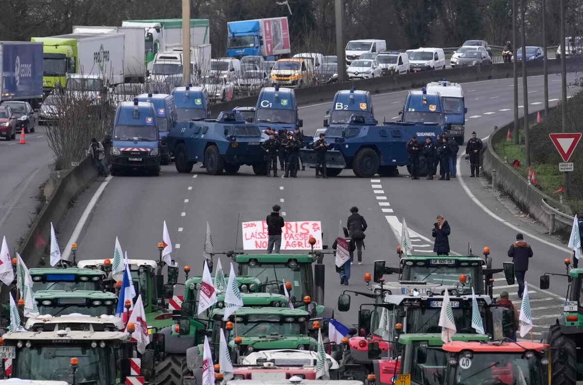 اجلاس سران اروپا در بروکسل؛ معترضان جاده‎ها را مسدود کردند