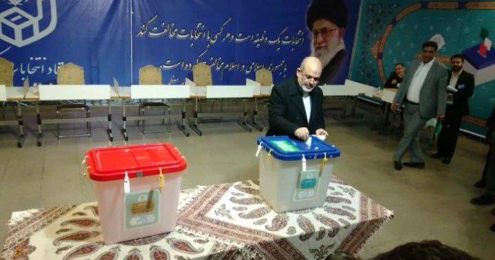 آغاز انتخابات مجلس شورای اسلامی و خبرگان رهبری در سراسر کشور/ رهبر انقلاب رای خود را به صندوق انداختند
