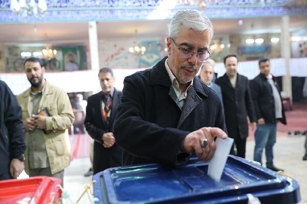 انتخابات ۱۴۰۲؛ گزارش لحظه‌ به‌ لحظه از حضور پرشور مردم ایران در پای صندوق‌های رای