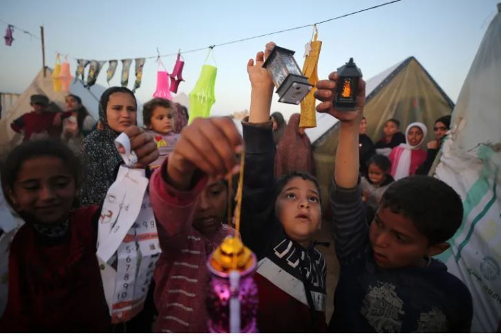 ماه رمضان در غزه؛ مواجهه ساکنان با مرگ بر اثر قحطی و گرسنگی ماه رمضان در غزه؛ مواجهه ساکنان با مرگ بر اثر قحطی و گرسنگی