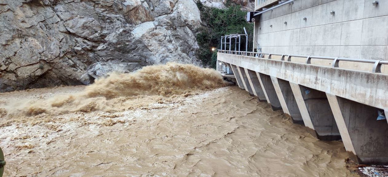 نظارت میدانی رئیس کل دادگستری استان البرز بر روند بازگشایی مسیر جاده کرج – چالوس/ دستور رفع موانع و شناسایی مالکان خودرو‌های رها شده