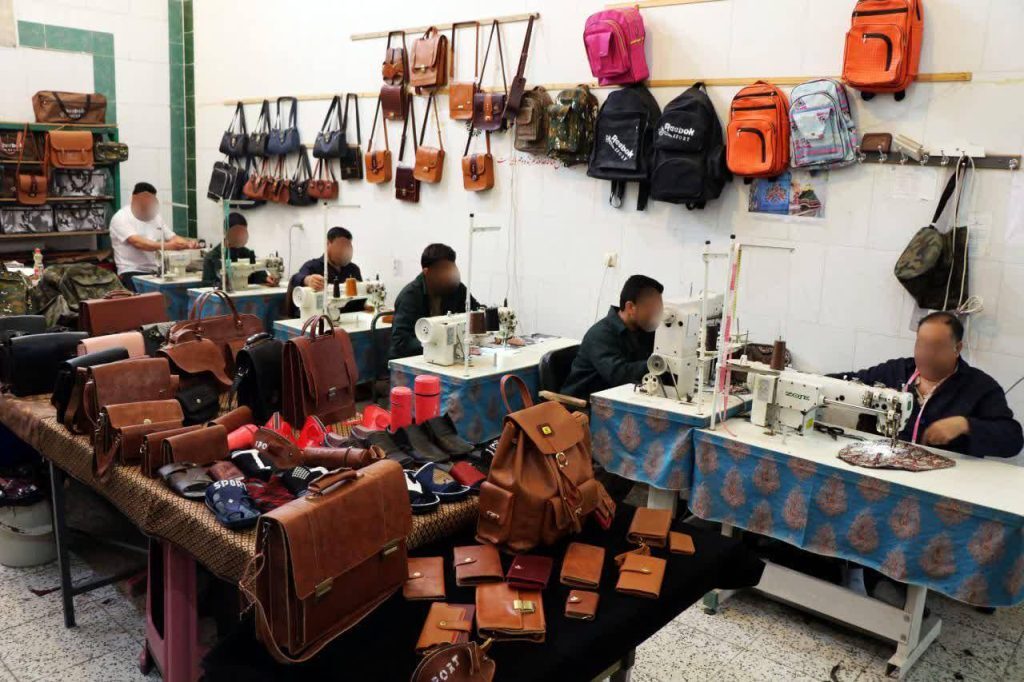 نقش آفرینی دستگاه قضا در اشتغال زندانیان/ با همت دادگستری و اداره کل زندانهای استان یزد اشتغال ۱۰۰ در صدی زندانیان ممکن شد///هفته قوه نقش آفرینی دستگاه قضا در اشتغال زندانیان/ با همت دادگستری و اداره کل زندانهای استان یزد اشتغال ۱۰۰ در صدی زندانیان ممکن شد///هفته قوه