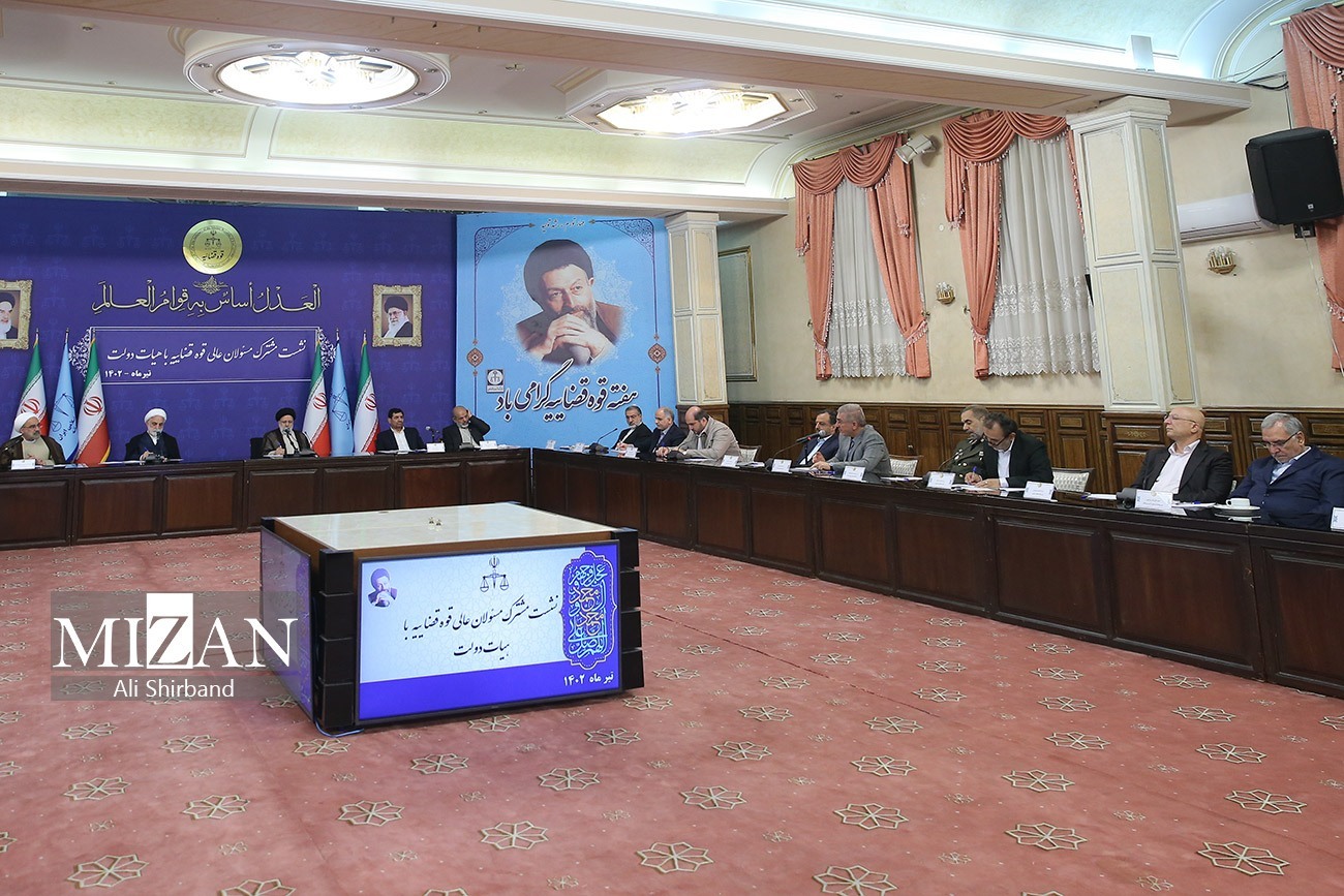 حجتالاسلام والمسلمین محسنی اژهای: ما در قوه قضاییه، مشکلات دولت را میفهمیم و درک میکنیم؛ باور ما آن است که دولت، هر آنچه توانسته به دستگاه قضایی کمک کرده است؛ ما اعتقاد و باور داریم که قوای مجریه و قضاییه باید کمککار یکدیگر باشند و این کمکرسانی و مساعدت باید از ناحیه دستگاه قضایی بیشتر و افزونتر باشد حجتالاسلام والمسلمین محسنی اژهای: ما در قوه قضاییه، مشکلات دولت را میفهمیم و درک میکنیم؛ باور ما آن است که دولت، هر آنچه توانسته به دستگاه قضایی کمک کرده است؛ ما اعتقاد و باور داریم که قوای مجریه و قضاییه باید کمککار یکدیگر باشند و این کمکرسانی و مساعدت باید از ناحیه دستگاه قضایی بیشتر و افزونتر باشد