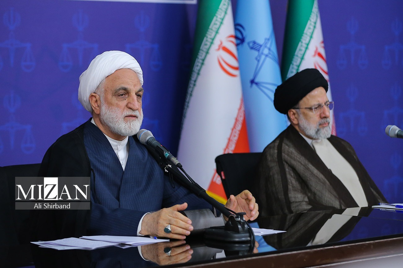 حجتالاسلام والمسلمین محسنی اژهای: ما در قوه قضاییه، مشکلات دولت را میفهمیم و درک میکنیم؛ باور ما آن است که دولت، هر آنچه توانسته به دستگاه قضایی کمک کرده است؛ ما اعتقاد و باور داریم که قوای مجریه و قضاییه باید کمککار یکدیگر باشند و این کمکرسانی و مساعدت باید از ناحیه دستگاه قضایی بیشتر و افزونتر باشد حجتالاسلام والمسلمین محسنی اژهای: ما در قوه قضاییه، مشکلات دولت را میفهمیم و درک میکنیم؛ باور ما آن است که دولت، هر آنچه توانسته به دستگاه قضایی کمک کرده است؛ ما اعتقاد و باور داریم که قوای مجریه و قضاییه باید کمککار یکدیگر باشند و این کمکرسانی و مساعدت باید از ناحیه دستگاه قضایی بیشتر و افزونتر باشد