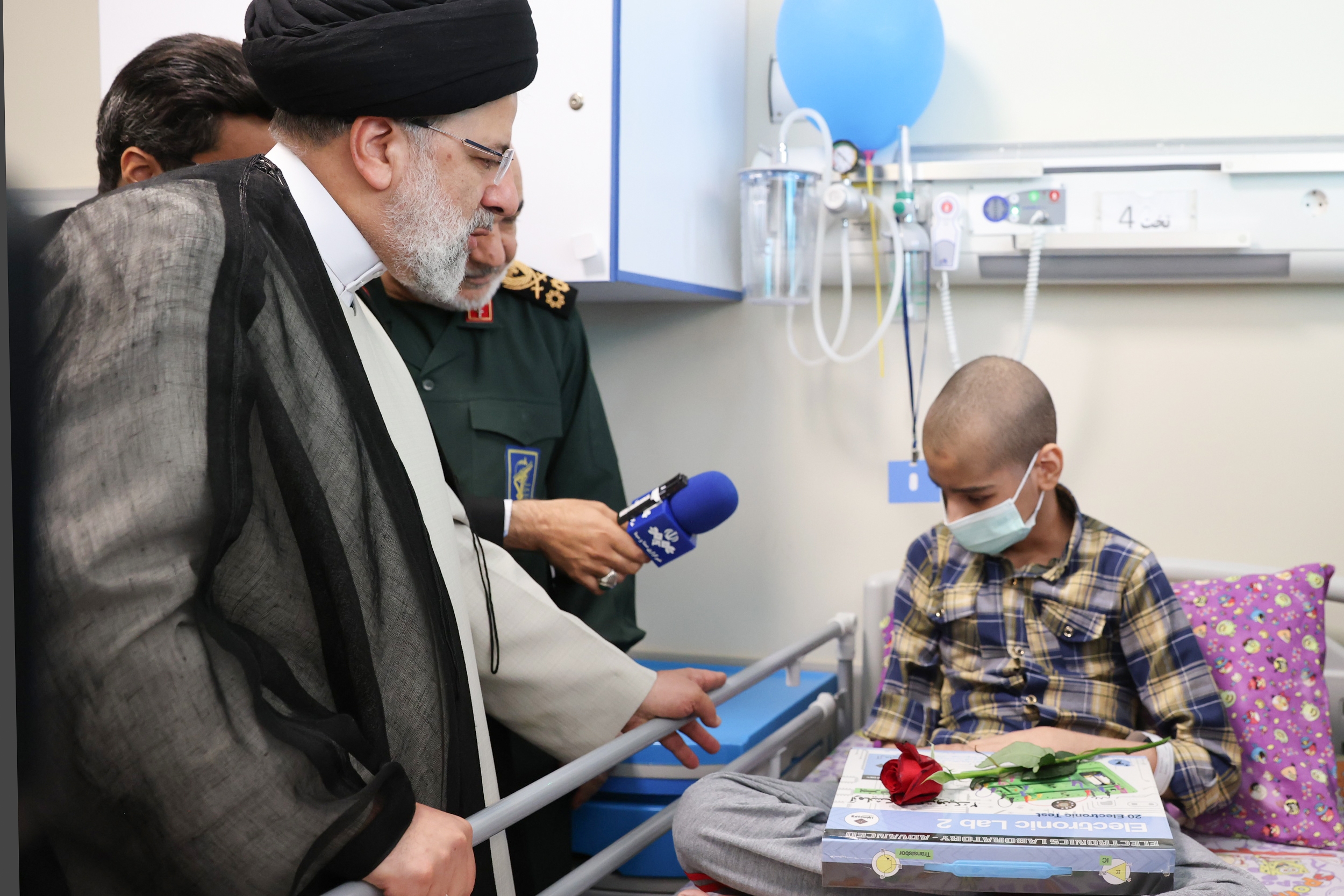 کلان بیمارستان «غدیر» با حضور رئیسجمهور افتتاح شد کلان بیمارستان «غدیر» با حضور رئیسجمهور افتتاح شد