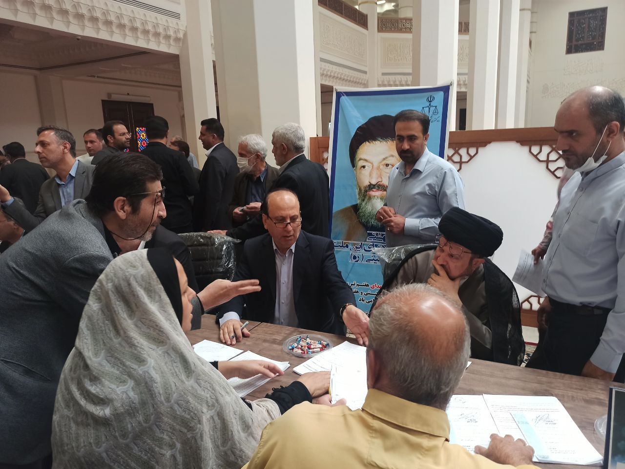 میز خدمت مسئولان قضایی در نماز جمعه تهران و سراسر کشور برگزار شد میز خدمت مسئولان قضایی در نماز جمعه تهران و سراسر کشور برگزار شد