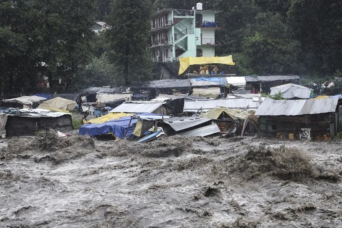 مفقودی حدود ۲۰۰ گردشگر شهرک‌نشین در هند در پی سیل و طوفان