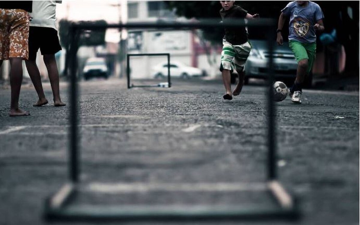 فوتبال خیابانی همگانی شد/ بازگشت «گل کوچک» به کوچه پس کوچه‌های شهر