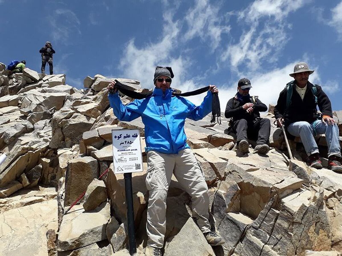 صعود رییس کمیته ملی پارالمپیک به قله علم کوه
