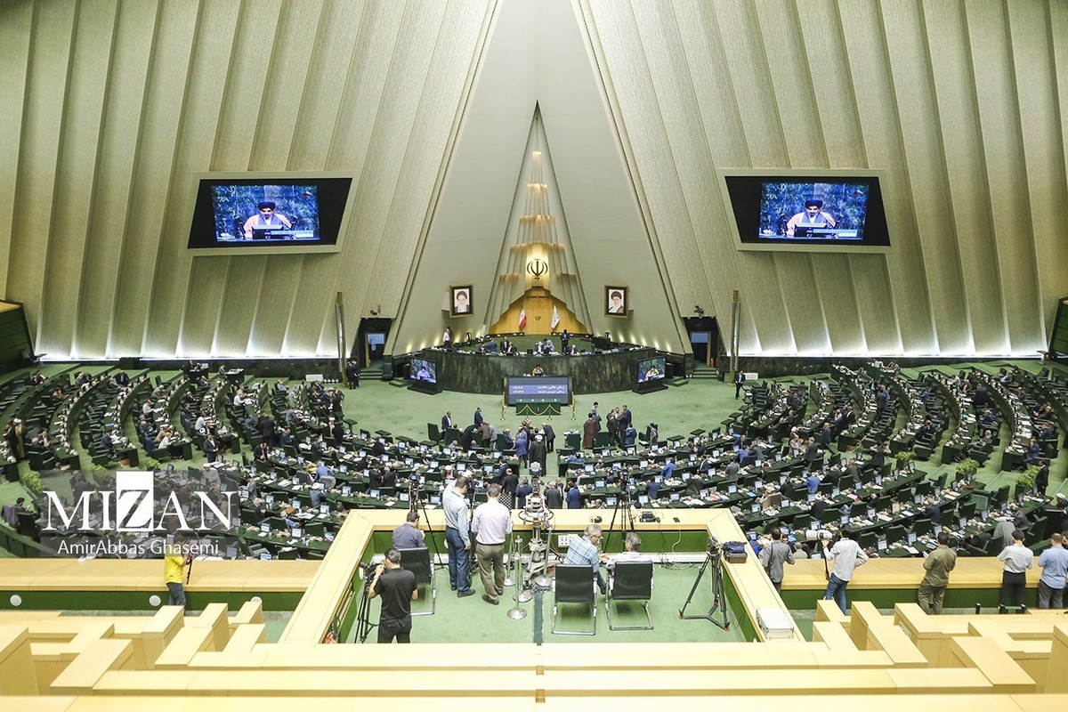 آغاز نشست علنی صحن مجلس شورای اسلامی