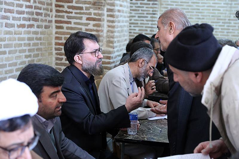 یک هزار و ۵۴۱ مورد ملاقات مردمی و برپایی ۵۳ میز خدمت توسط مسئولان قضایی استان در ۹۰ روز انجام شد یک هزار و ۵۴۱ مورد ملاقات مردمی و برپایی ۵۳ میز خدمت توسط مسئولان قضایی استان در ۹۰ روز انجام شد