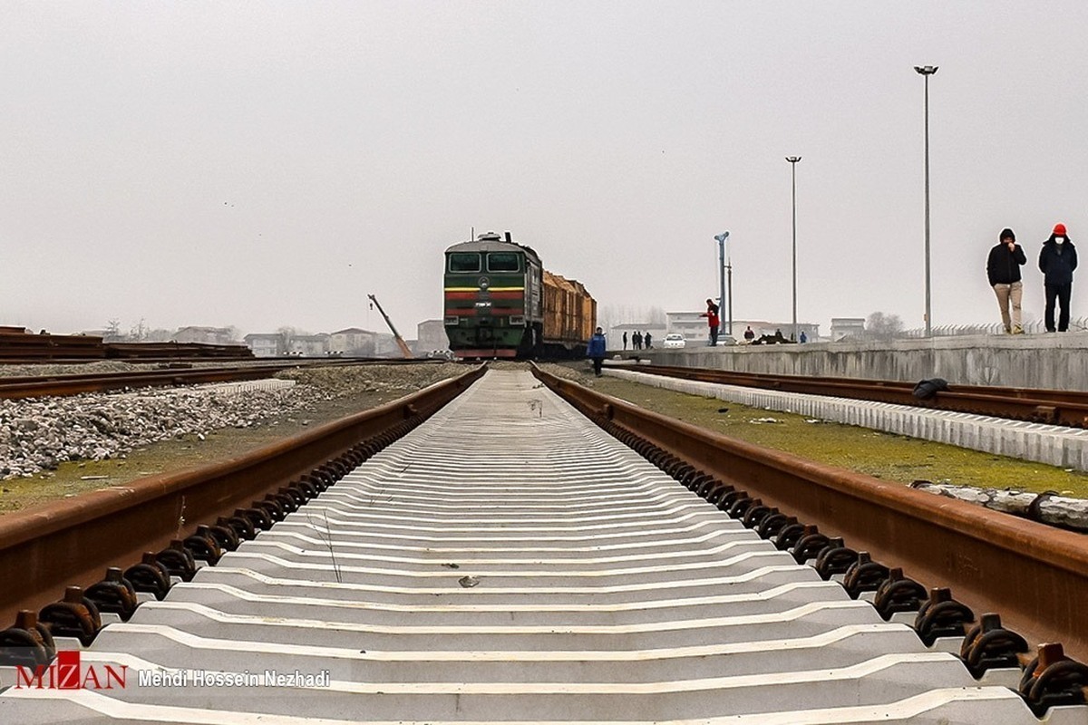افزایش ۶۰ درصدی تناژ بارگیری سنگ آهن در راه‌آهن شرق