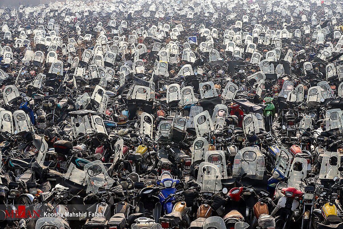 مزایده هزار و ۷۰۰ موتورسیکلت توقیفی در پارکینگ‌های شهرستان شاهین‌شهر برگزار شد