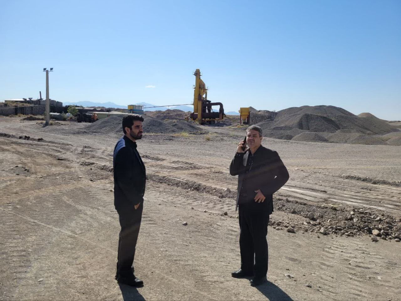 دادستان مرکز استان کرمان مشکلات کارخانه تولید گیاهان دارویی رابر را بررسی کرد/مذاکره با استانداری جهت رفع مشکل تأمین سوخت کارخانه آسفالت شهرداری رابر دادستان مرکز استان کرمان مشکلات کارخانه تولید گیاهان دارویی رابر را بررسی کرد/مذاکره با استانداری جهت رفع مشکل تأمین سوخت کارخانه آسفالت شهرداری رابر