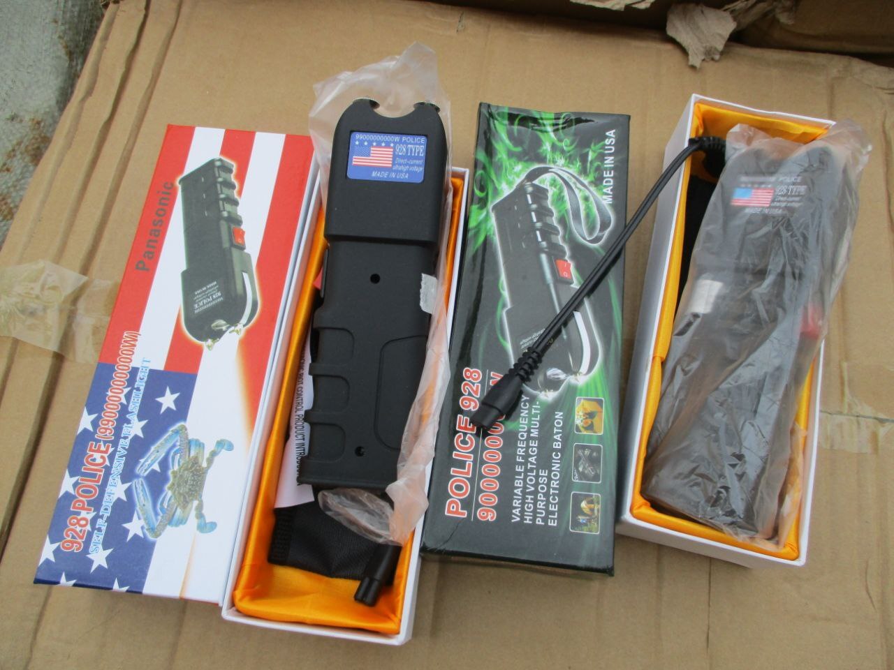 کشف محموله بزرگ سلاحهای آمریکایی در مرزهای آبی جنوب کشور/ ۶ هزار شوکر ساخت آمریکا قبل از پخش شدن در کشور توقیف شد کشف محموله بزرگ سلاحهای آمریکایی در مرزهای آبی جنوب کشور/ ۶ هزار شوکر ساخت آمریکا قبل از پخش شدن در کشور توقیف شد