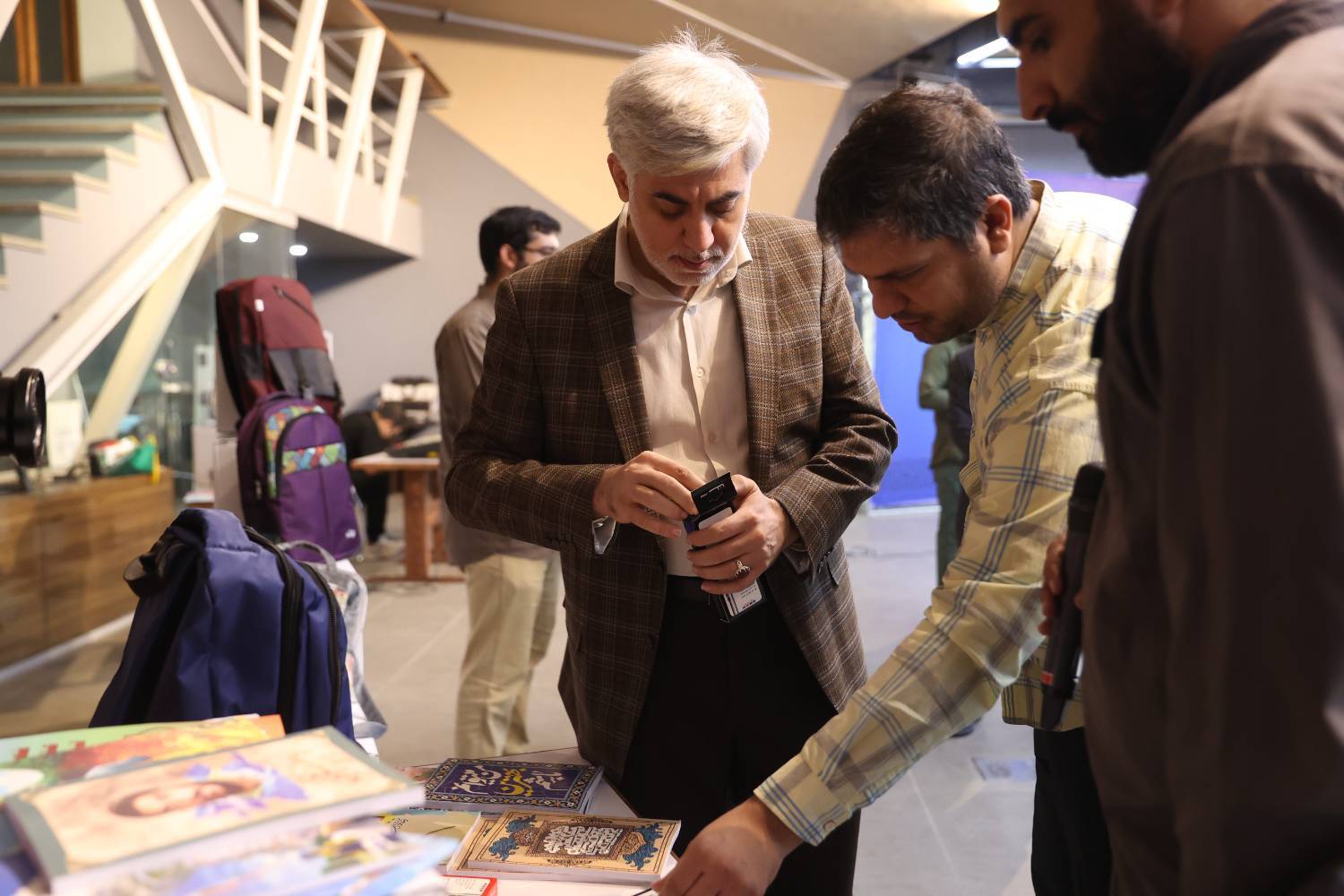 آغاز ششمین مرحله پویش مشق احسان؛ اهدای ۳۰۰ هزار بسته نوشتافزار به دانشآموزان مناطق محروم توسط ستاد اجرایی فرمان امام(ره) آغاز ششمین مرحله پویش مشق احسان؛ اهدای ۳۰۰ هزار بسته نوشتافزار به دانشآموزان مناطق محروم توسط ستاد اجرایی فرمان امام(ره)