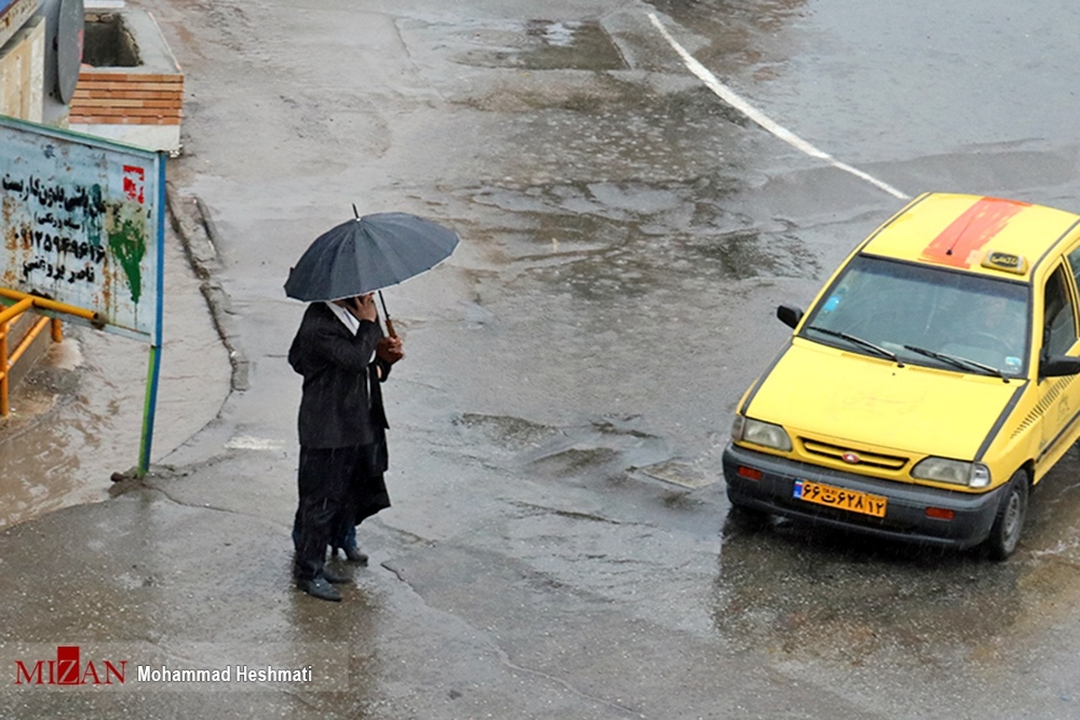 کاهش نسبی دمای هوا و بارش پراکنده در نوار شرقی و مرکز کشور/تهران همچنان بارانی است