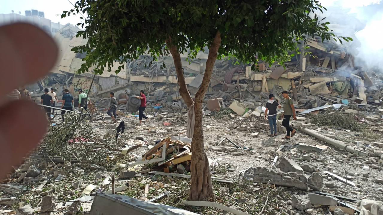 تداوم حملات رژیم صهیونیستی به نوار غزه/احتمال بازگشایی گذرگاه رفح/ ۳ هزار و ۵۴۷ فلسطینی شهید و ۱۳ هزار و ۳۶۵ نفر دیگر مجروح شدند تداوم حملات رژیم صهیونیستی به نوار غزه/احتمال بازگشایی گذرگاه رفح/ ۳ هزار و ۵۴۷ فلسطینی شهید و ۱۳ هزار و ۳۶۵ نفر دیگر مجروح شدند