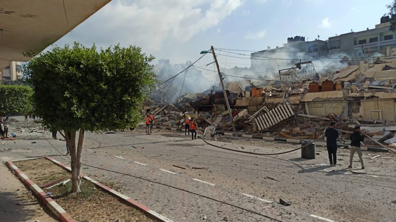 تداوم حملات رژیم صهیونیستی به نوار غزه/احتمال بازگشایی گذرگاه رفح/ ۳ هزار و ۵۴۷ فلسطینی شهید و ۱۳ هزار و ۳۶۵ نفر دیگر مجروح شدند تداوم حملات رژیم صهیونیستی به نوار غزه/احتمال بازگشایی گذرگاه رفح/ ۳ هزار و ۵۴۷ فلسطینی شهید و ۱۳ هزار و ۳۶۵ نفر دیگر مجروح شدند