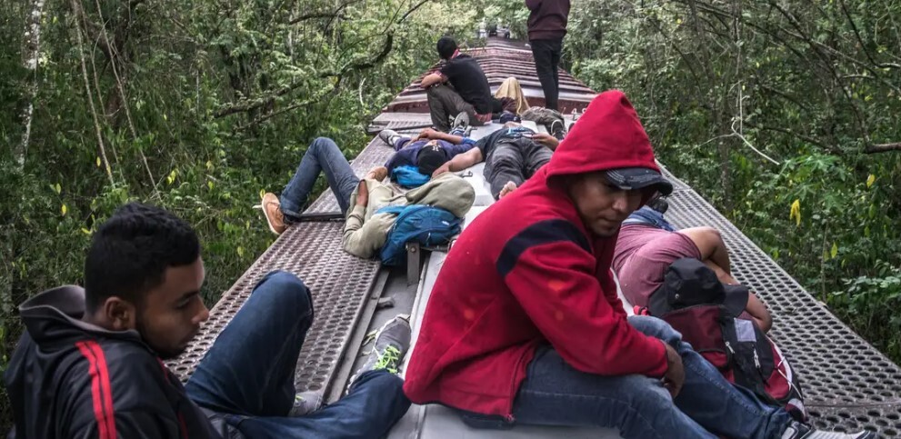 سیاستهای ضد مهاجرتی غرب وسایل حمل و نقل را به ارابههای مرگ تبدیل میکند سیاستهای ضد مهاجرتی غرب وسایل حمل و نقل را به ارابههای مرگ تبدیل میکند