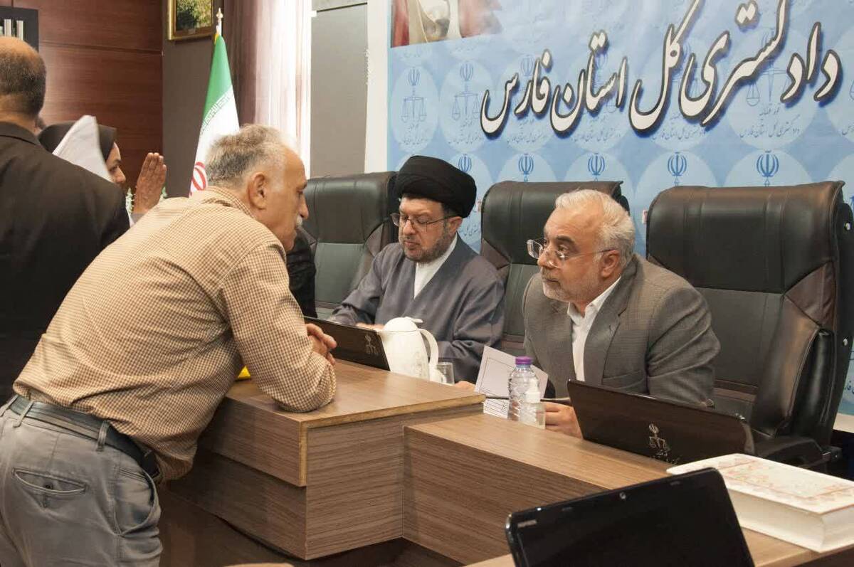مسئولان قضایی دادگستری استان فارس مشکلات قضایی ۷۳ نفر از ایثارگران را بررسی کردند