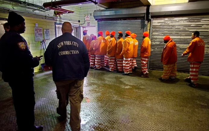 برنامهریزی برای ساخت بزرگترین زندان تاریخ آمریکا؛ سیطره کلان زندانها بر سیستم قضایی برنامهریزی برای ساخت بزرگترین زندان تاریخ آمریکا؛ سیطره کلان زندانها بر سیستم قضایی