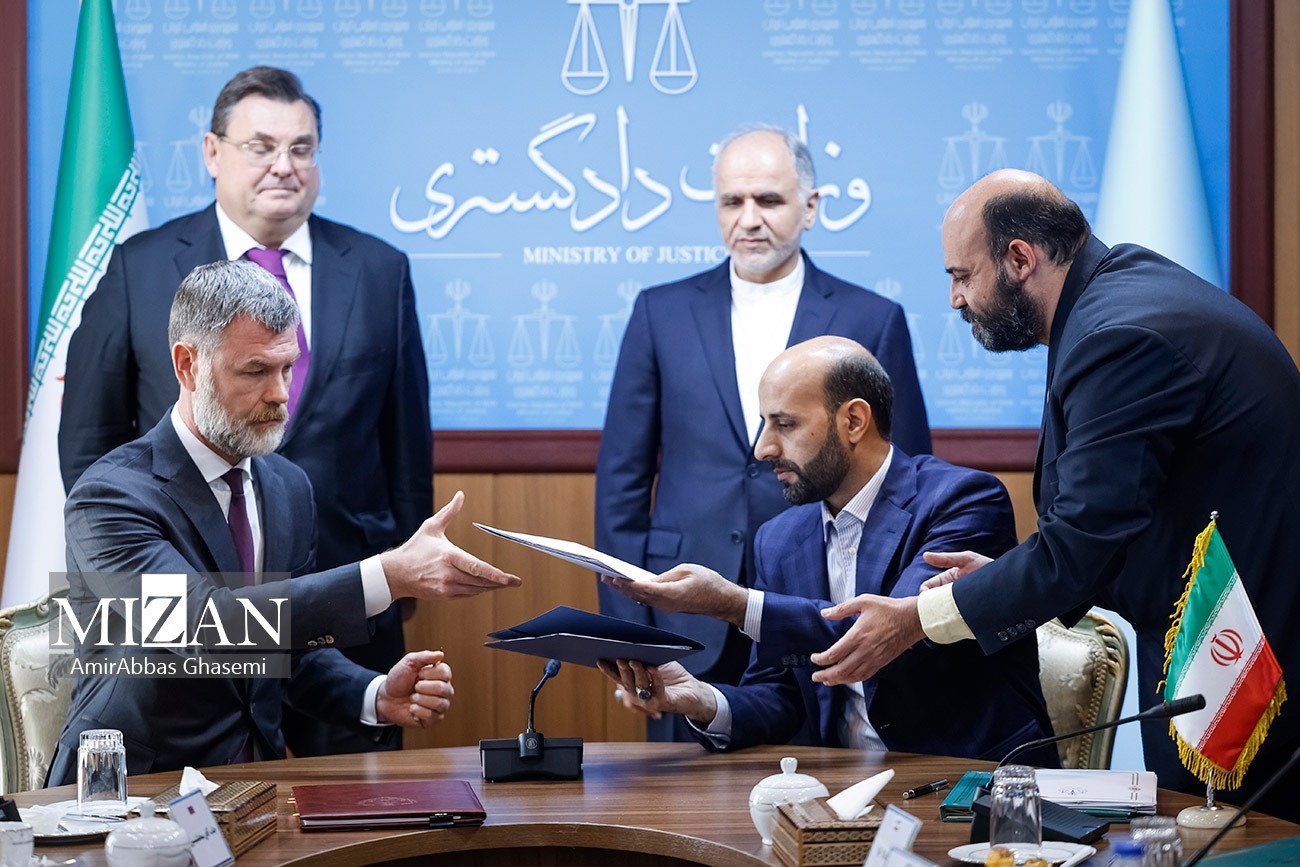 وزیر دادگستری: روابط حقوقی و قضایی ایران و روسیه در سطح بالایی قرار دارد وزیر دادگستری: روابط حقوقی و قضایی ایران و روسیه در سطح بالایی قرار دارد