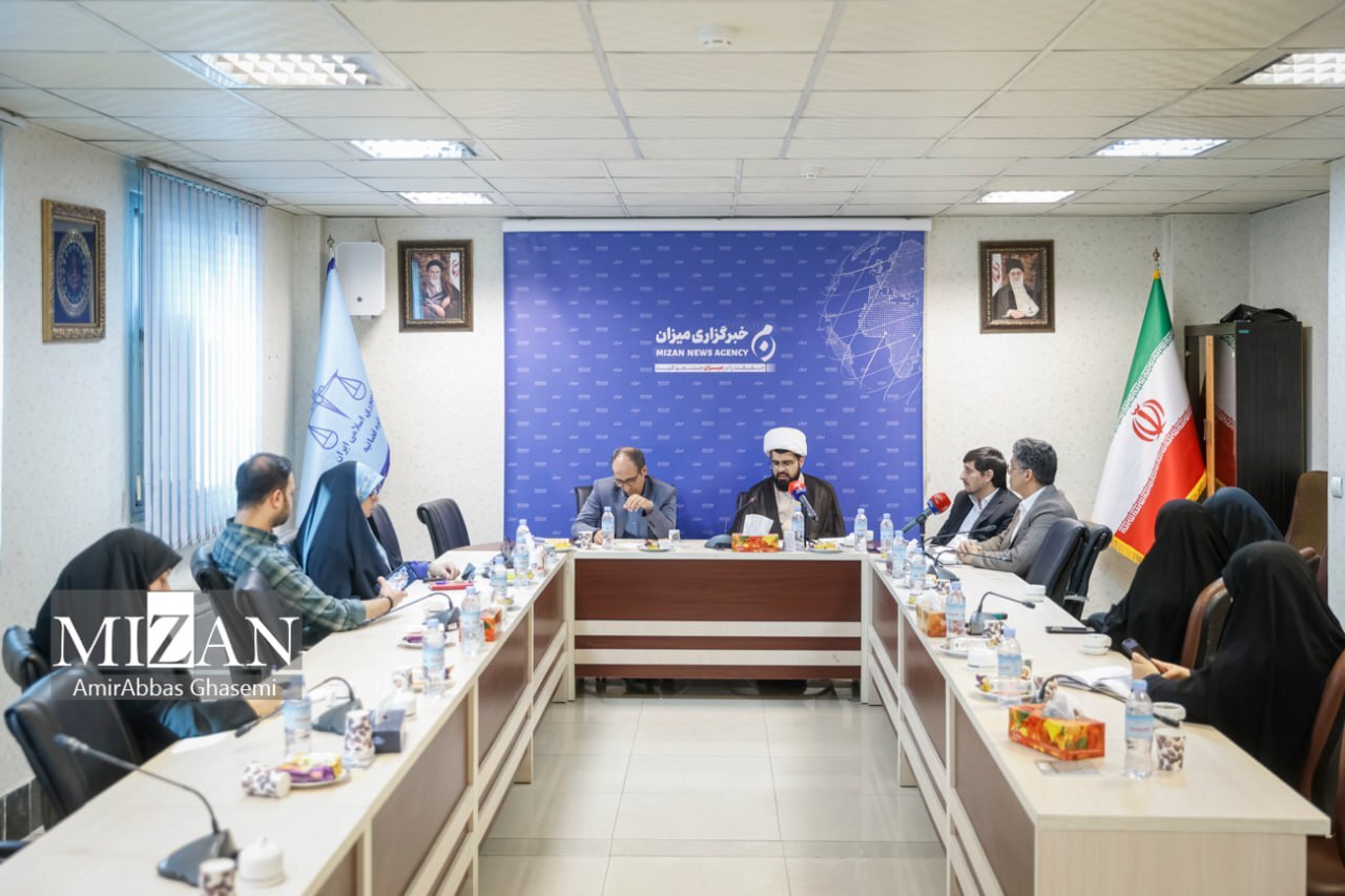 کوچکترین اعتبار به سند عادی مساوی با بیاعتبار کردن اسناد رسمی است/۴۰ تا ۶۰ درصد از ورودی پروندهها به دستگاه قضایی را معضلات اسناد عادی ایجاد کرده است/اسناد عادی از تزلزل در مالکیت تا تقلیل سرمایه اجتماعی حاکمیت /لزوم تسهیل فرایند غیرثبتی تنظیم سند رسمی کوچکترین اعتبار به سند عادی مساوی با بیاعتبار کردن اسناد رسمی است/۴۰ تا ۶۰ درصد از ورودی پروندهها به دستگاه قضایی را معضلات اسناد عادی ایجاد کرده است/اسناد عادی از تزلزل در مالکیت تا تقلیل سرمایه اجتماعی حاکمیت /لزوم تسهیل فرایند غیرثبتی تنظیم سند رسمی