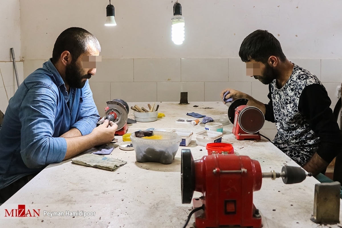 همت دستگاه قضایی برای اشتغالزایی/ ایجاد اشتغال برای هزار و ۷۰۰ نفر از زندانیان لرستانی/ راهاندازی بزرگترین کارگاه فرش دستباف زندانیان کشور در لرستان همت دستگاه قضایی برای اشتغالزایی/ ایجاد اشتغال برای هزار و ۷۰۰ نفر از زندانیان لرستانی/ راهاندازی بزرگترین کارگاه فرش دستباف زندانیان کشور در لرستان