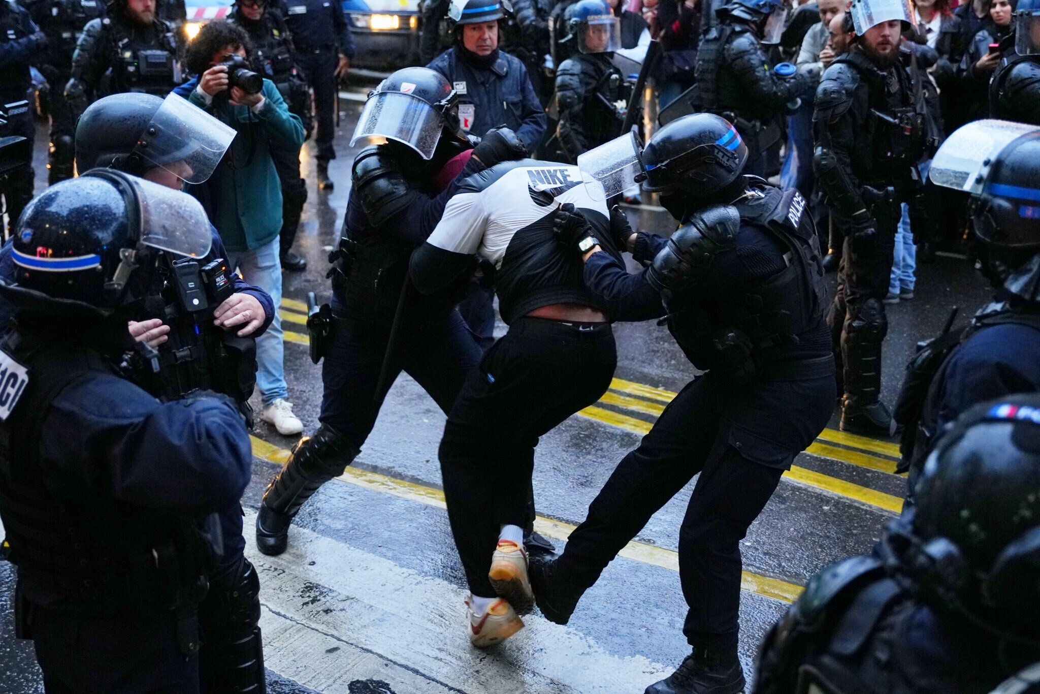 خشونت پلیس علیه اعتراضات حامی فلسطین در کشورهای غربی خشونت پلیس علیه اعتراضات حامی فلسطین در کشورهای غربی