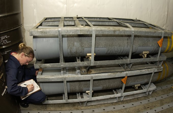 ارسال ۱۰۰ بمب سنگرشکن ۹۰۰ کیلویی آمریکا به رژیم صهیونیستی ارسال ۱۰۰ بمب سنگرشکن ۹۰۰ کیلویی آمریکا به رژیم صهیونیستی