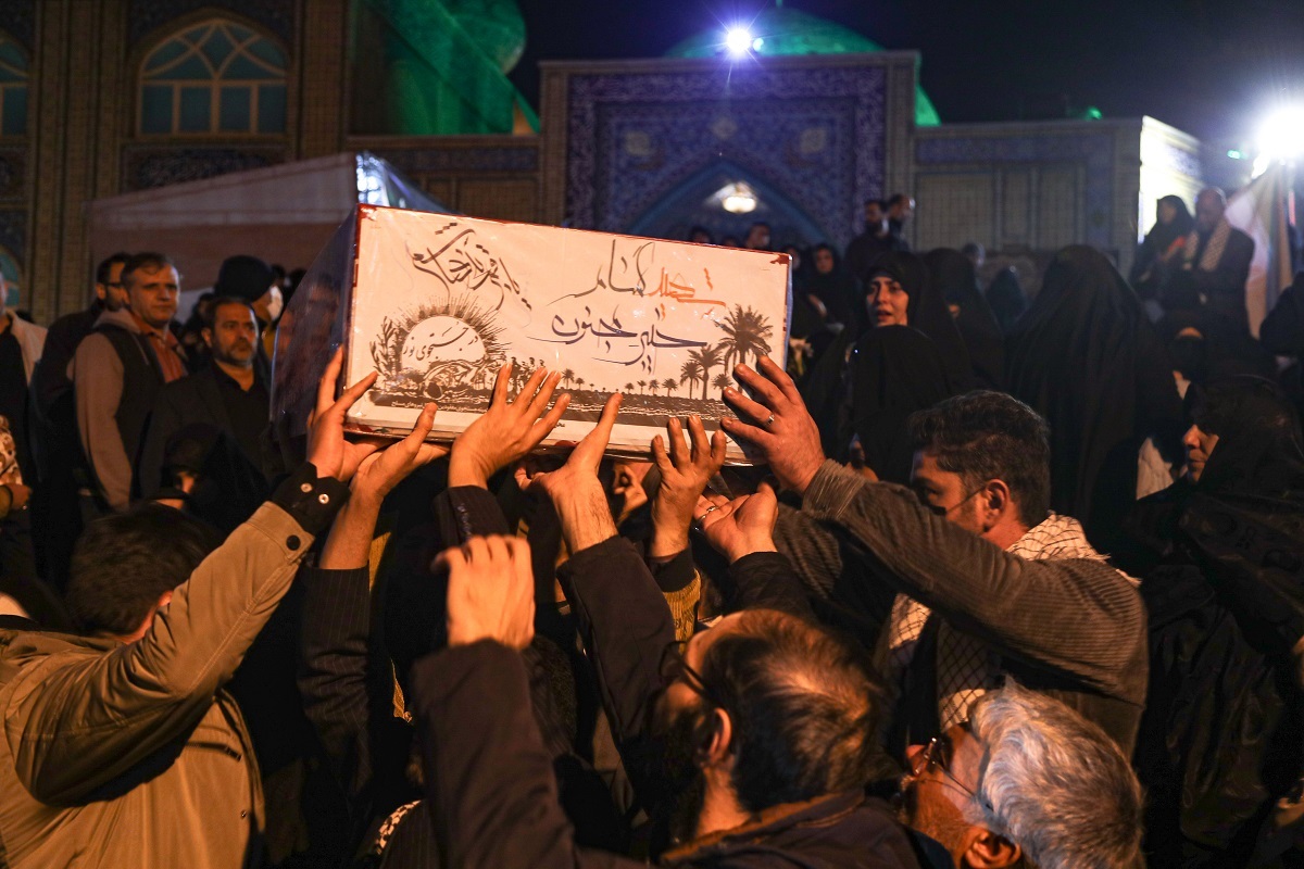 وداع مردم تهران با پیکرهای پاک ۱۱۰ شهید گمنام دفاع مقدس وداع مردم تهران با پیکرهای پاک ۱۱۰ شهید گمنام دفاع مقدس