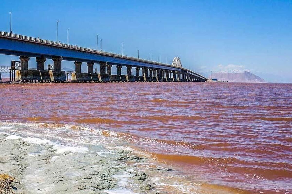 حجم آب دریاچه ارومیه به یک میلیارد و ۷۷۰ میلیون مترمکعب رسید