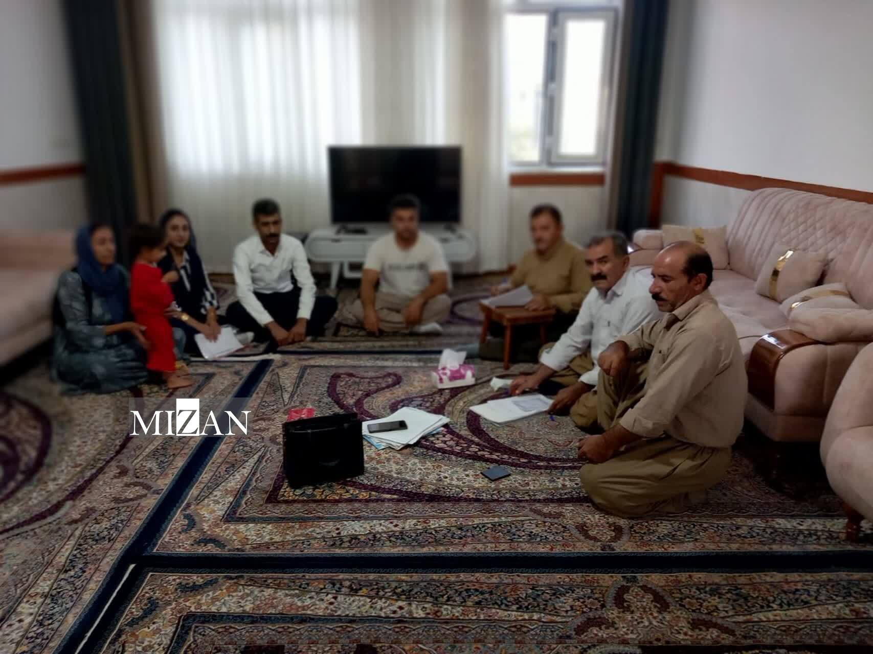 استفاده از ظرفیت صلحیاران برای سازش در پروندههای قضایی/گفتوگو با صلحیار اهل کامیاران که در چند ماه اخیر منجر به آزادی ۴ زندانی شد استفاده از ظرفیت صلحیاران برای سازش در پروندههای قضایی/گفتوگو با صلحیار اهل کامیاران که در چند ماه اخیر منجر به آزادی ۴ زندانی شد