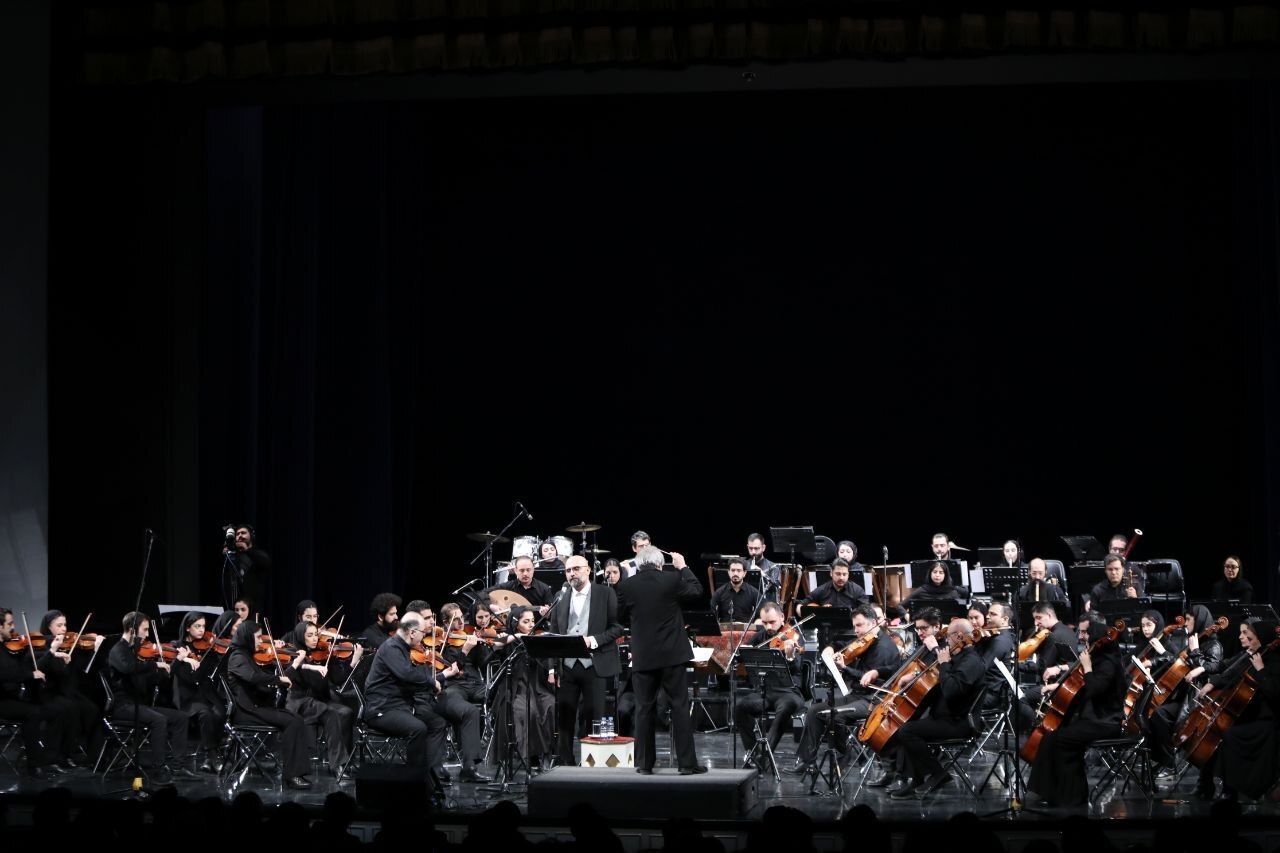 ارکستر موسیقی ملی ایران با آواز علیشاپور و عسگری روی صحنه رفت/ اجرای قطعه «پرواز» به یاد فریدون شهبازیان ارکستر موسیقی ملی ایران با آواز علیشاپور و عسگری روی صحنه رفت/ اجرای قطعه «پرواز» به یاد فریدون شهبازیان