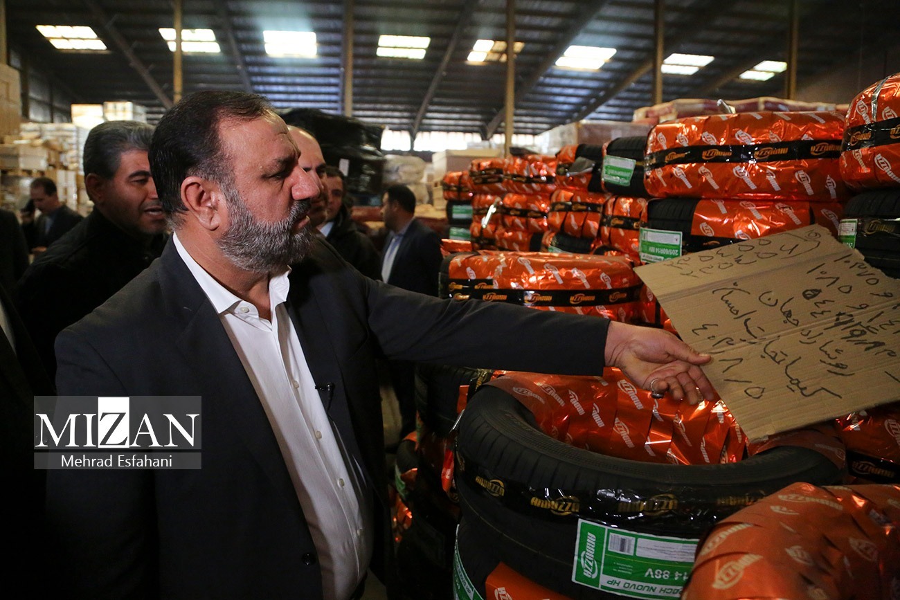 دادستان تهران از گمرک تهران و سازمان جمع آوری و فروش اموال تملیکی تهران بازدید کرد/تعیین تکلیف ۲۱ هزار ردیف کالایی به ارزش ۱۳۴ هزار میلیارد ریال در ۹ ماهه سال جاری با پیگیری دادستانی / ترخیص هزار و ۱۵۶ کیلوگرم پانسمان تخصصی بیماران پروانهای / فروش ۱۳۵۰۰ تن از محمولههای چای دبش با پیگیری دادستانی تهران/ ۳ هزار و ۷۰۰ کشنده از گمرک تهران ترخیص شدند دادستان تهران از گمرک تهران و سازمان جمع آوری و فروش اموال تملیکی تهران بازدید کرد/تعیین تکلیف ۲۱ هزار ردیف کالایی به ارزش ۱۳۴ هزار میلیارد ریال در ۹ ماهه سال جاری با پیگیری دادستانی / ترخیص هزار و ۱۵۶ کیلوگرم پانسمان تخصصی بیماران پروانهای / فروش ۱۳۵۰۰ تن از محمولههای چای دبش با پیگیری دادستانی تهران/ ۳ هزار و ۷۰۰ کشنده از گمرک تهران ترخیص شدند