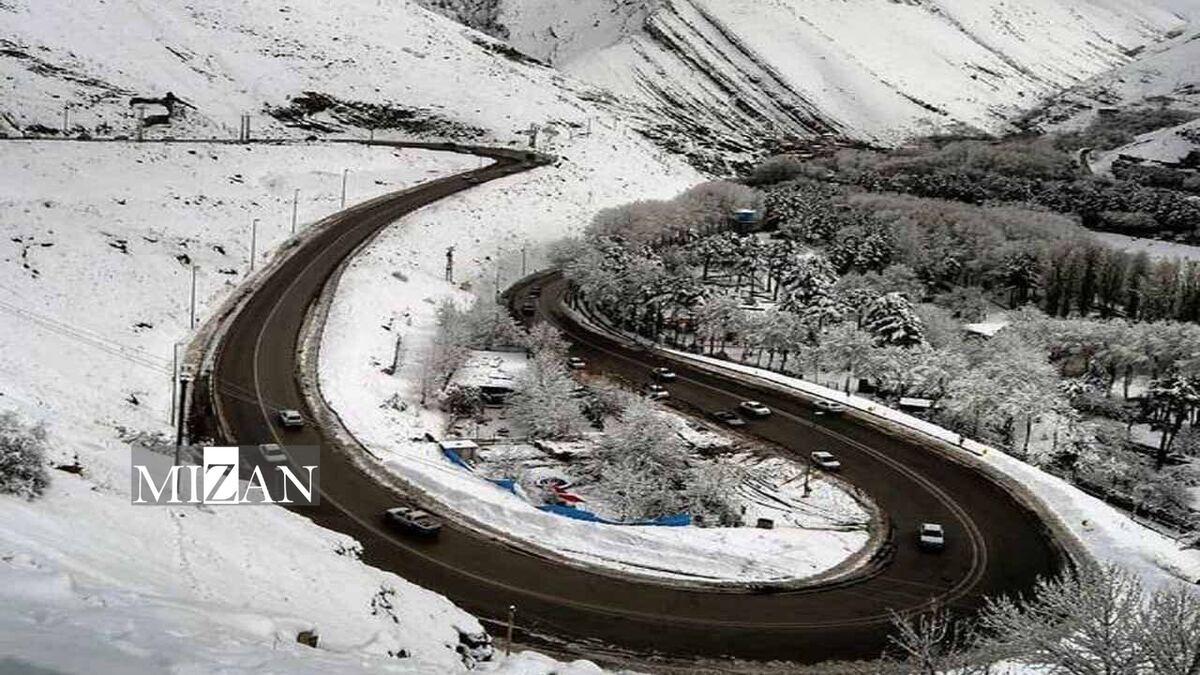 برف و باران در محور‌های شمالی و محور‌های مواصلاتی ۲۰ استان کشور