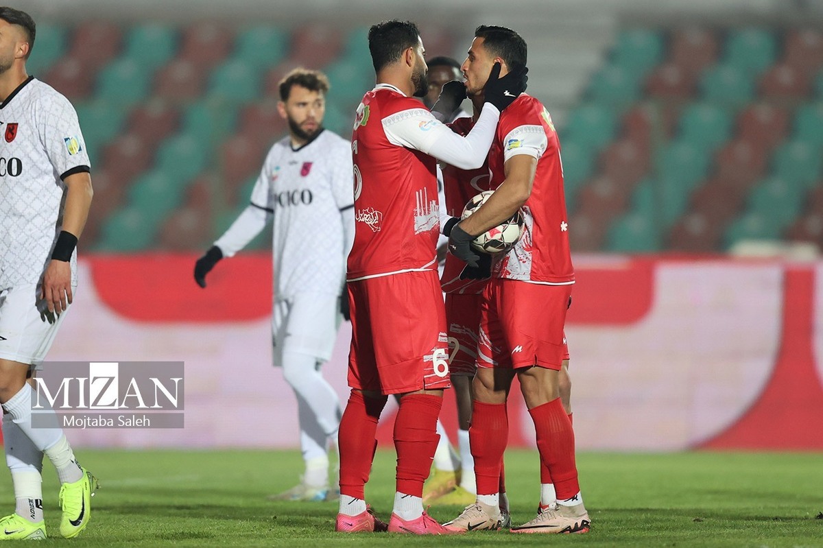 داداش‌زاده: بازیکنان پرسپولیس فشار سنگینی را تحمل می‌کنند/ نظرات برخی در فضای مجازی مغرضانه است