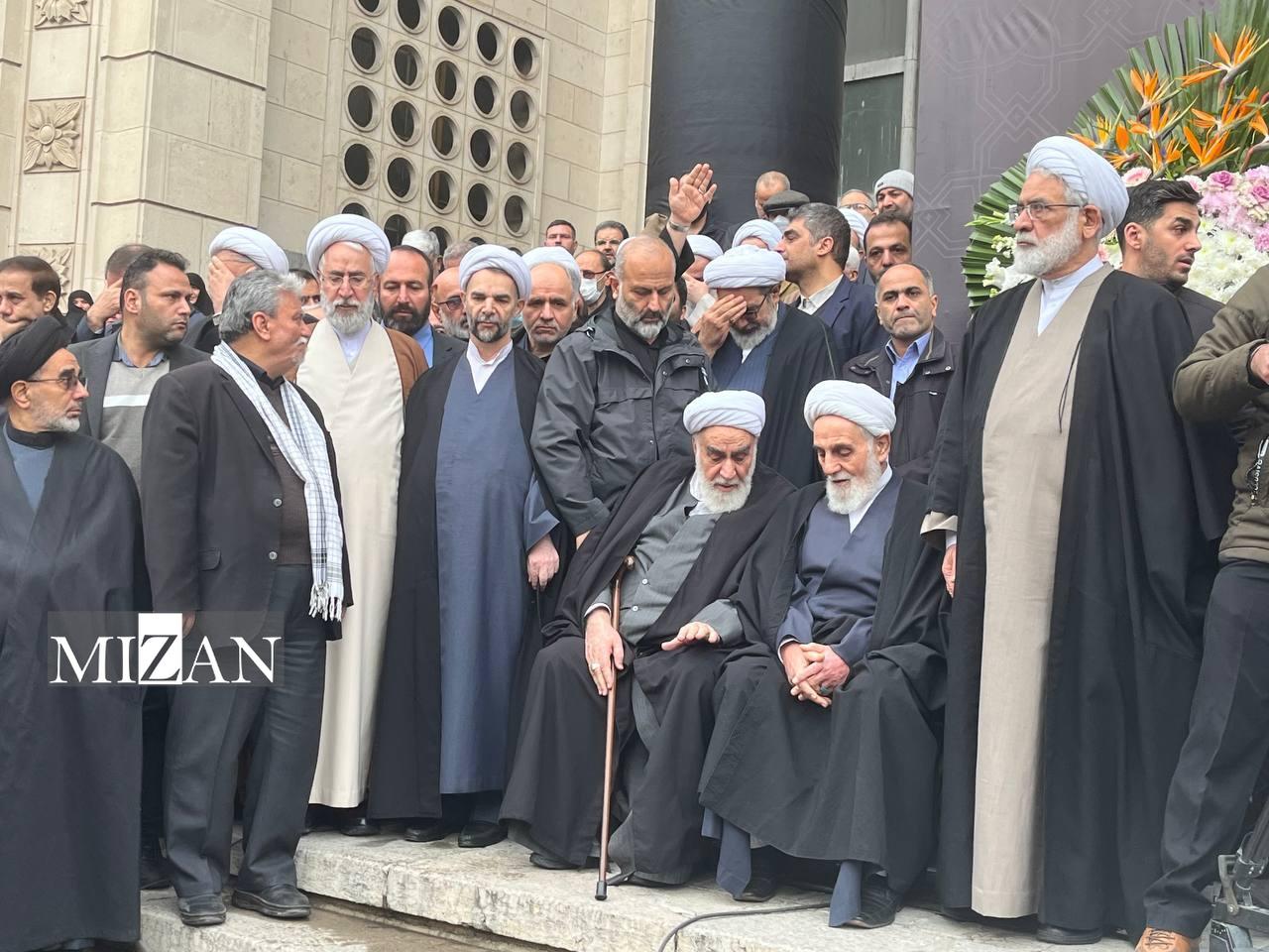 مراسم تشییع پیکر حججالاسلام والمسلمین شهیدان رازینی و مقیسه/ رئیس دیوان عالی کشور: قضات جوان جایگزین این دو شهید خواهند شد مراسم تشییع پیکر حججالاسلام والمسلمین شهیدان رازینی و مقیسه/ رئیس دیوان عالی کشور: قضات جوان جایگزین این دو شهید خواهند شد