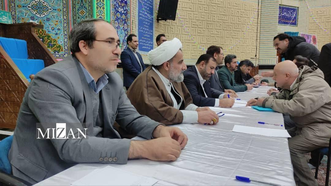 حضور دادستان تهران در جمع نمازگزاران مسجد القرآن به رغم تعطیلی شهر تهران به دلیل برودت هوا / اهتمام جدی دادستانی تهران به تداوم ارائه خدمات معاضدت قضایی به نمازگزاران مساجد حضور دادستان تهران در جمع نمازگزاران مسجد القرآن به رغم تعطیلی شهر تهران به دلیل برودت هوا / اهتمام جدی دادستانی تهران به تداوم ارائه خدمات معاضدت قضایی به نمازگزاران مساجد