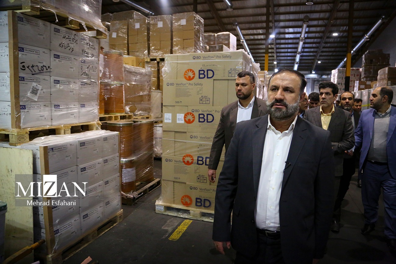 بازدید دادستان تهران از انبارهای گمرک تهران و سازمان جمع آوری و فروش اموال تملیکی تهران عید///اقدامات دستگاه قضایی در ساماندهی انبارهای گمرکات و اموال تملیکی در سال ۱۴۰۳