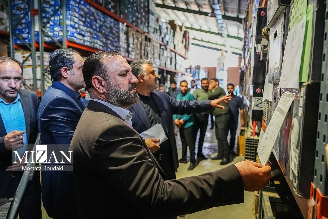 بازدید دادستان تهران از انبارهای گمرک تهران و سازمان جمع آوری و فروش اموال تملیکی تهران عید///اقدامات دستگاه قضایی در ساماندهی انبارهای گمرکات و اموال تملیکی در سال ۱۴۰۳