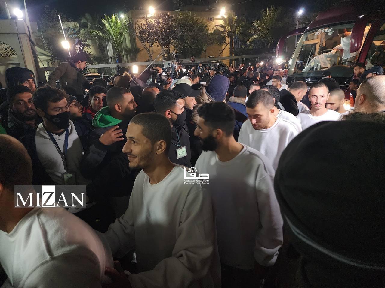 آزادی صدها اسیر فلسطینی از زندان رژیم صهیونیستی آزادی صدها اسیر فلسطینی از زندان رژیم صهیونیستی