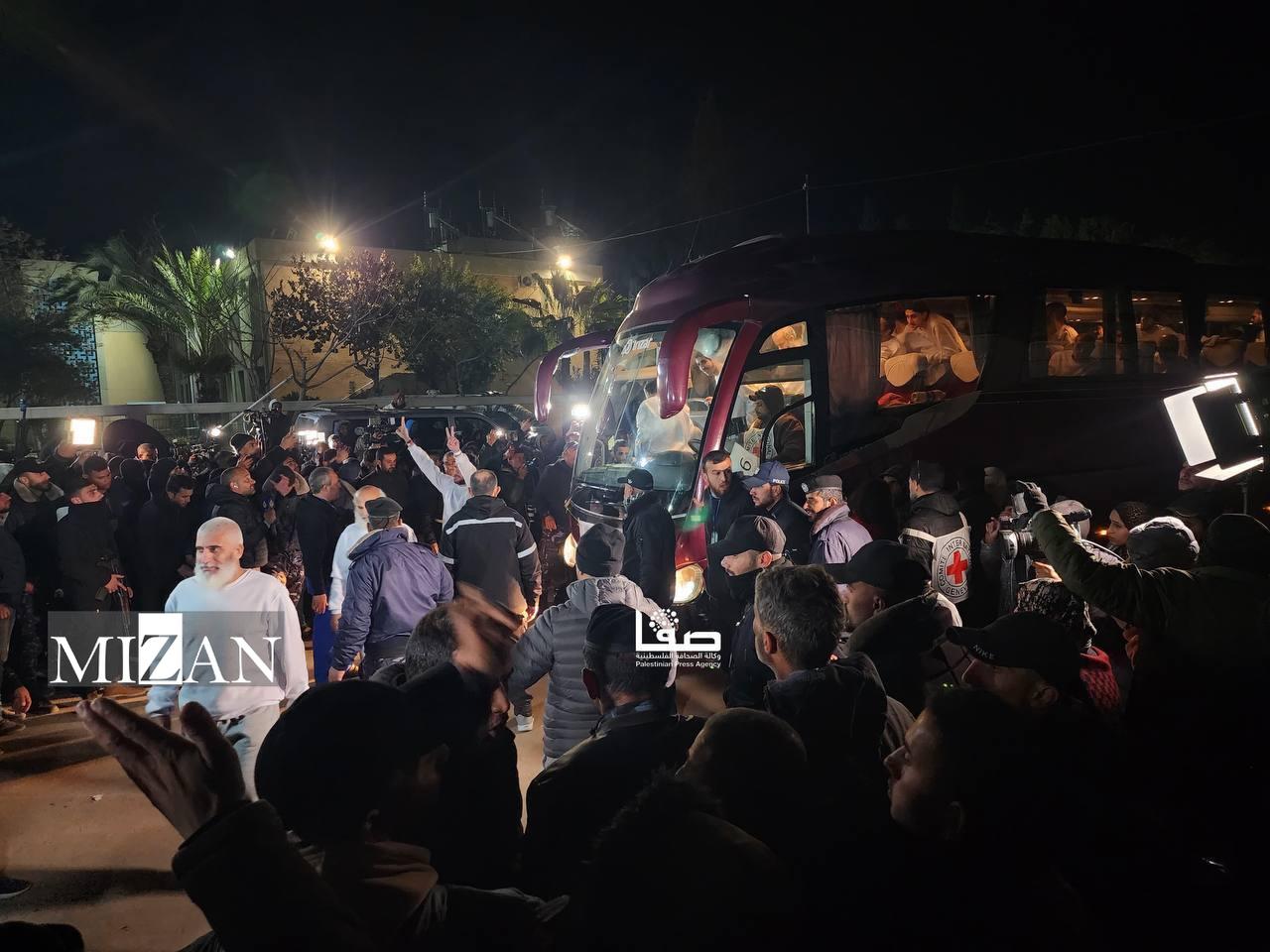 آزادی صدها اسیر فلسطینی از زندان رژیم صهیونیستی آزادی صدها اسیر فلسطینی از زندان رژیم صهیونیستی